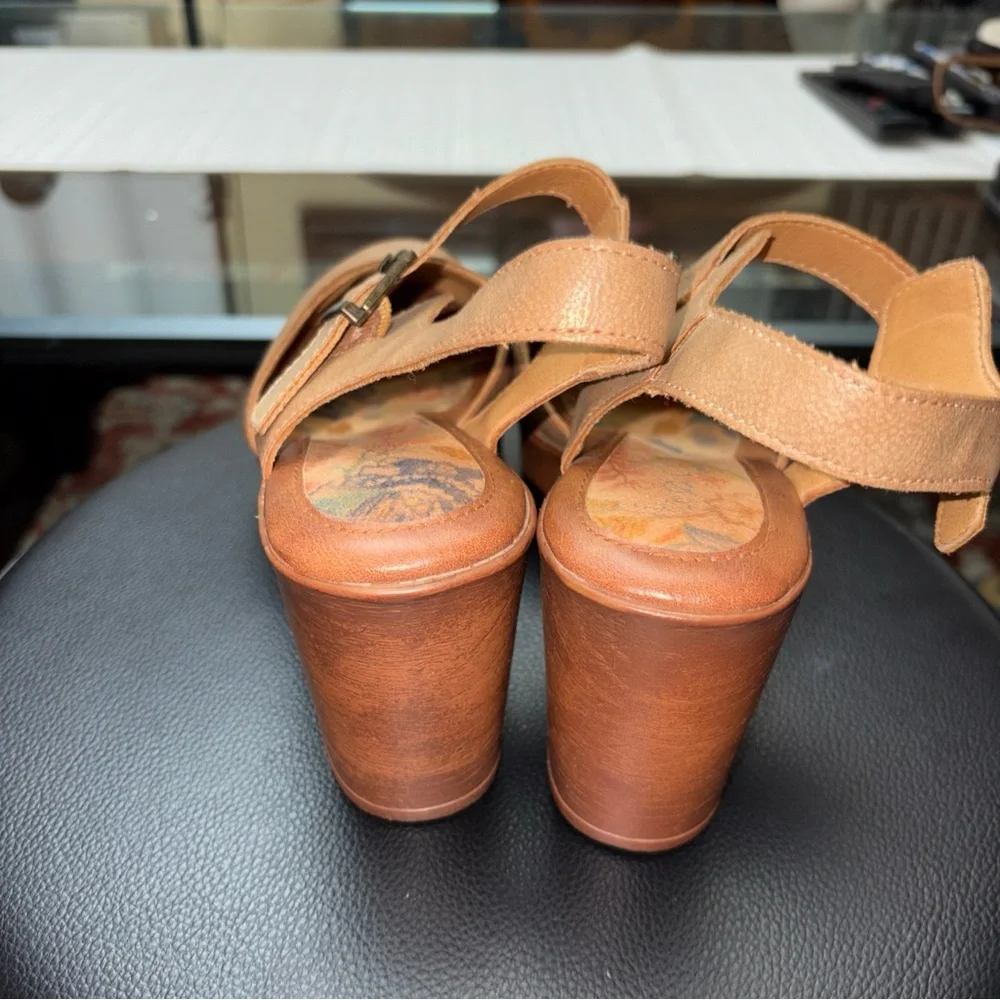 BOC by BORN , Natasha comfort Tan Women's Heels size 9